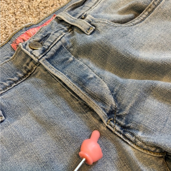 Levi’s Boy Cut Low/Mid Rise Jeans Size Jrs 11 Medium/Light Wash | Classic | - Picture 9 of 10